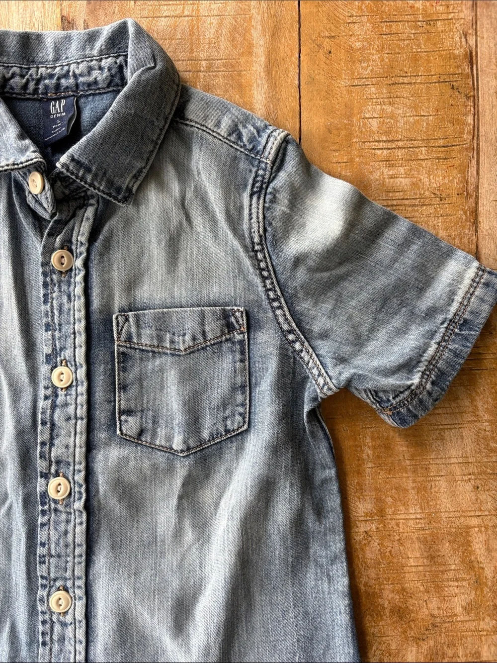 GAP Boys Denim Button-Down Shirt size 5